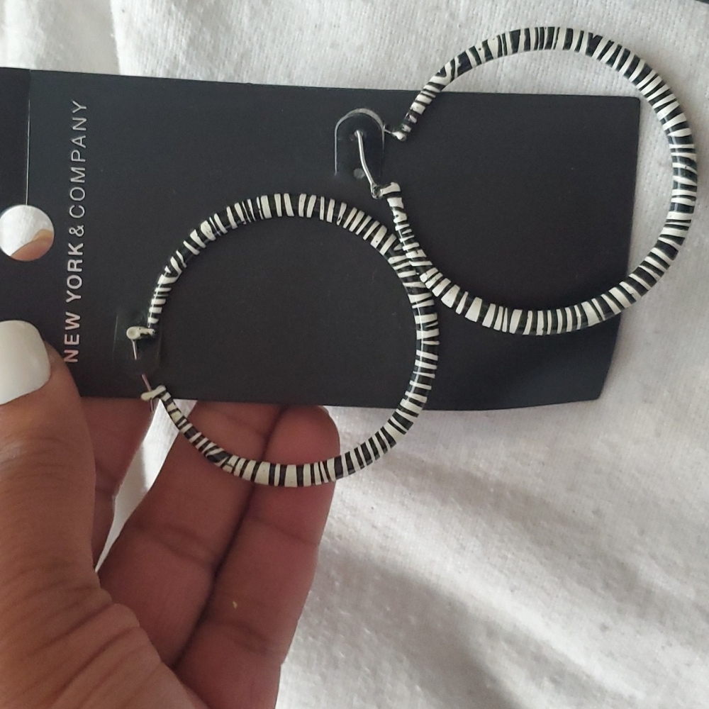 New York and Company Earrings - Picture 2 of 6